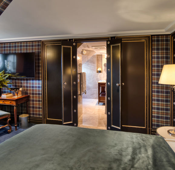 100 Princes Street Executive Double Castle View Room 501 100 Princes Street Executive Double Castle View Room 501