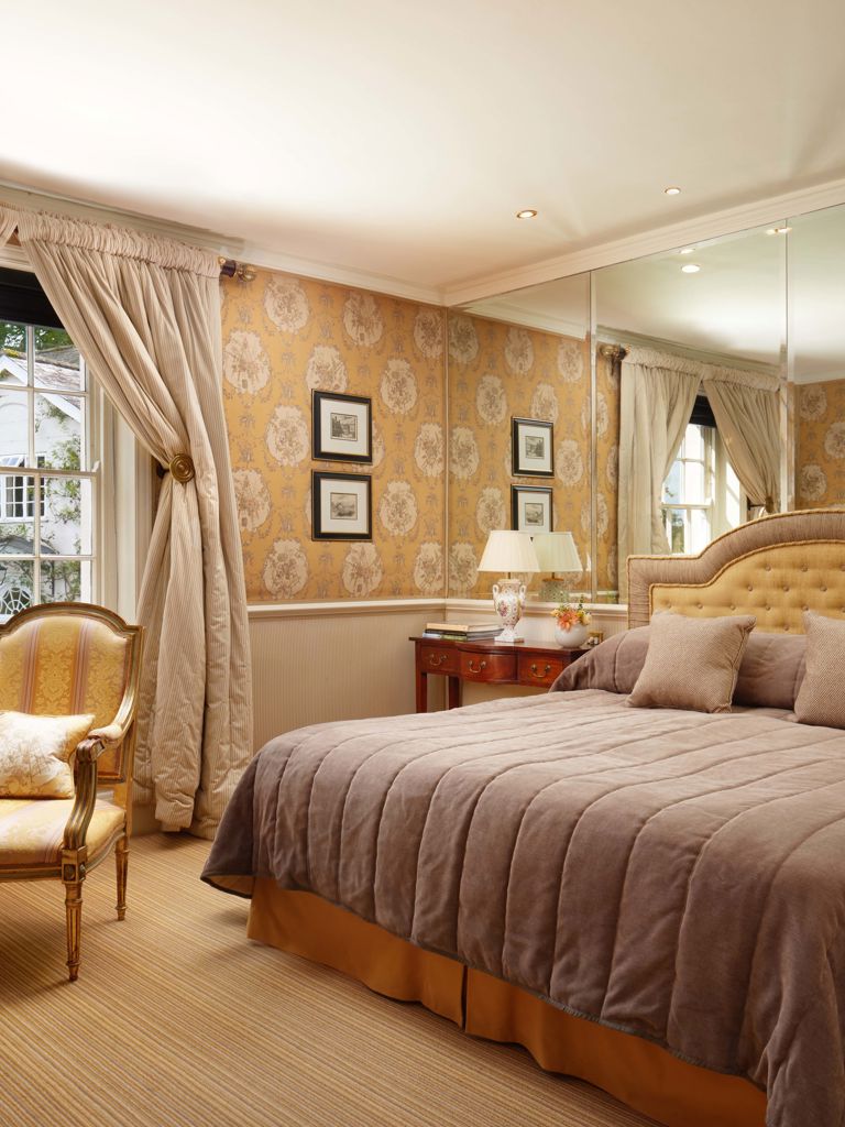 Summer Lodge Classic King Room Summer Lodge Classic King Room