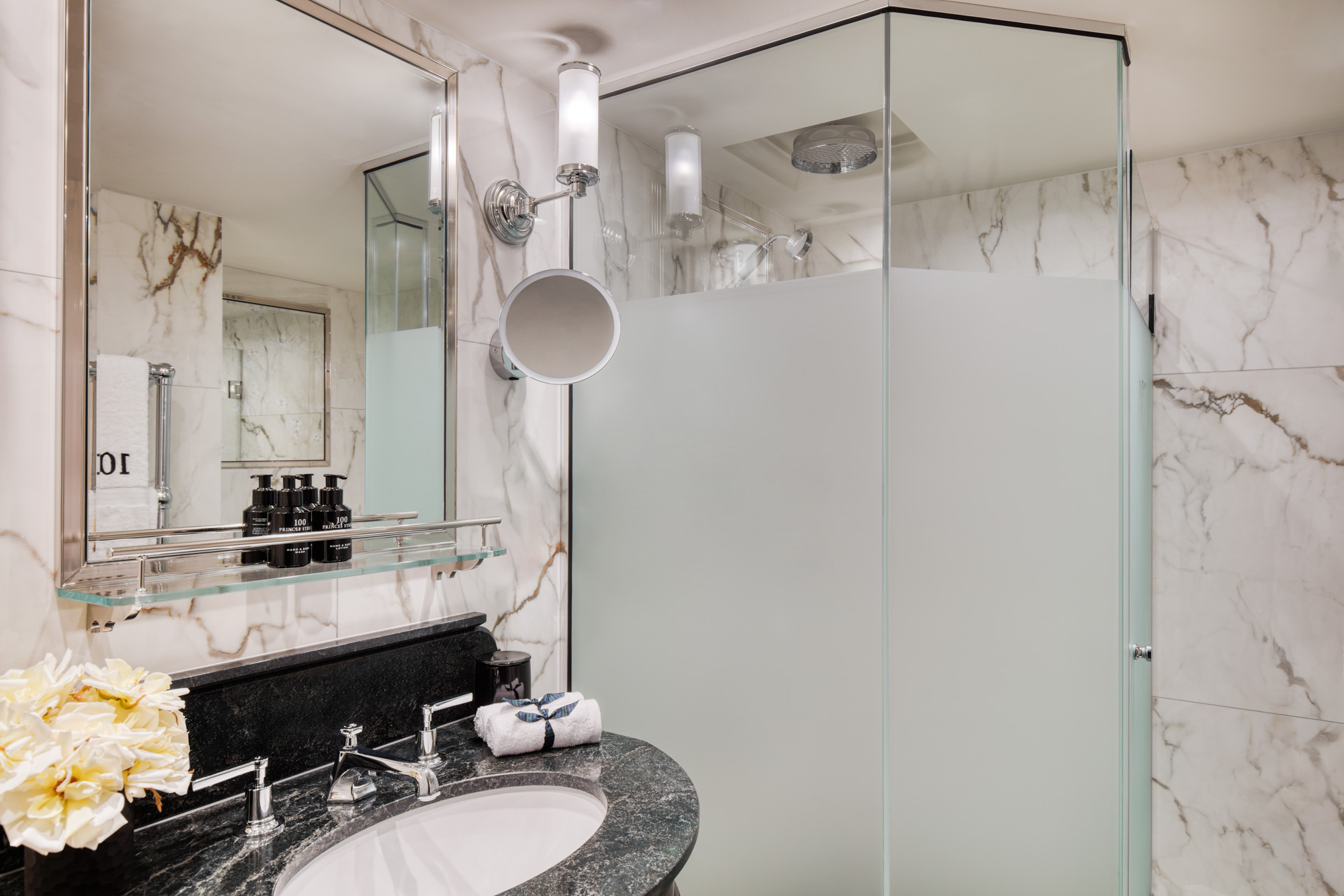 100 Princes Street Cosy Double Room 504 Bathroom