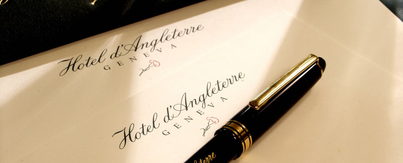 pen layed on a writing pad at d'Angleterre