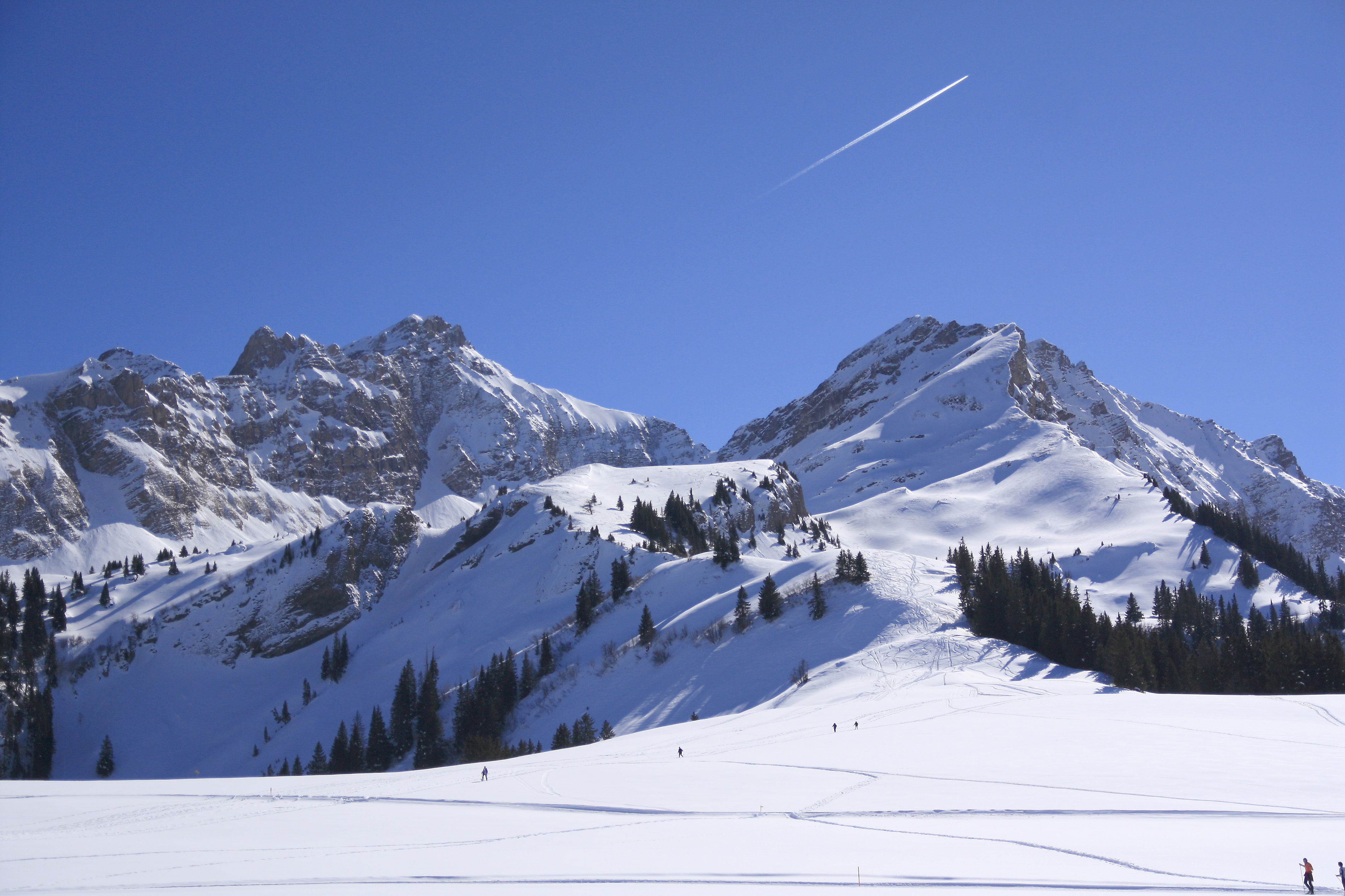 Peaks in the French, Swiss border near Geneva