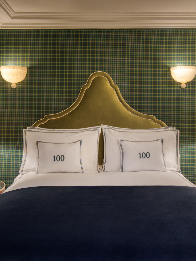 100 Princes Street Executive King Castle View Room 405 100 Princes Street Executive King Castle View Room 405