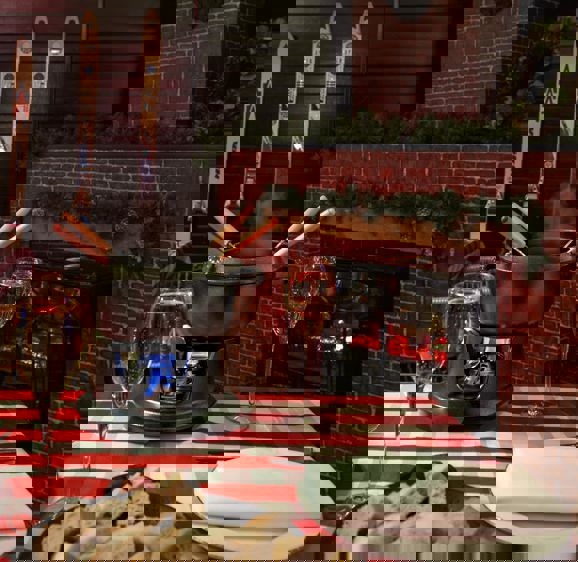 Fondue pot and champagne Fondue pot and champagne