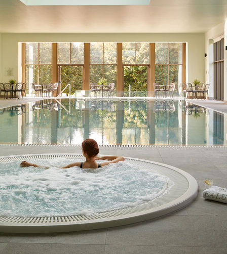 Éalú pool and jacuzzi Éalú pool and jacuzzi