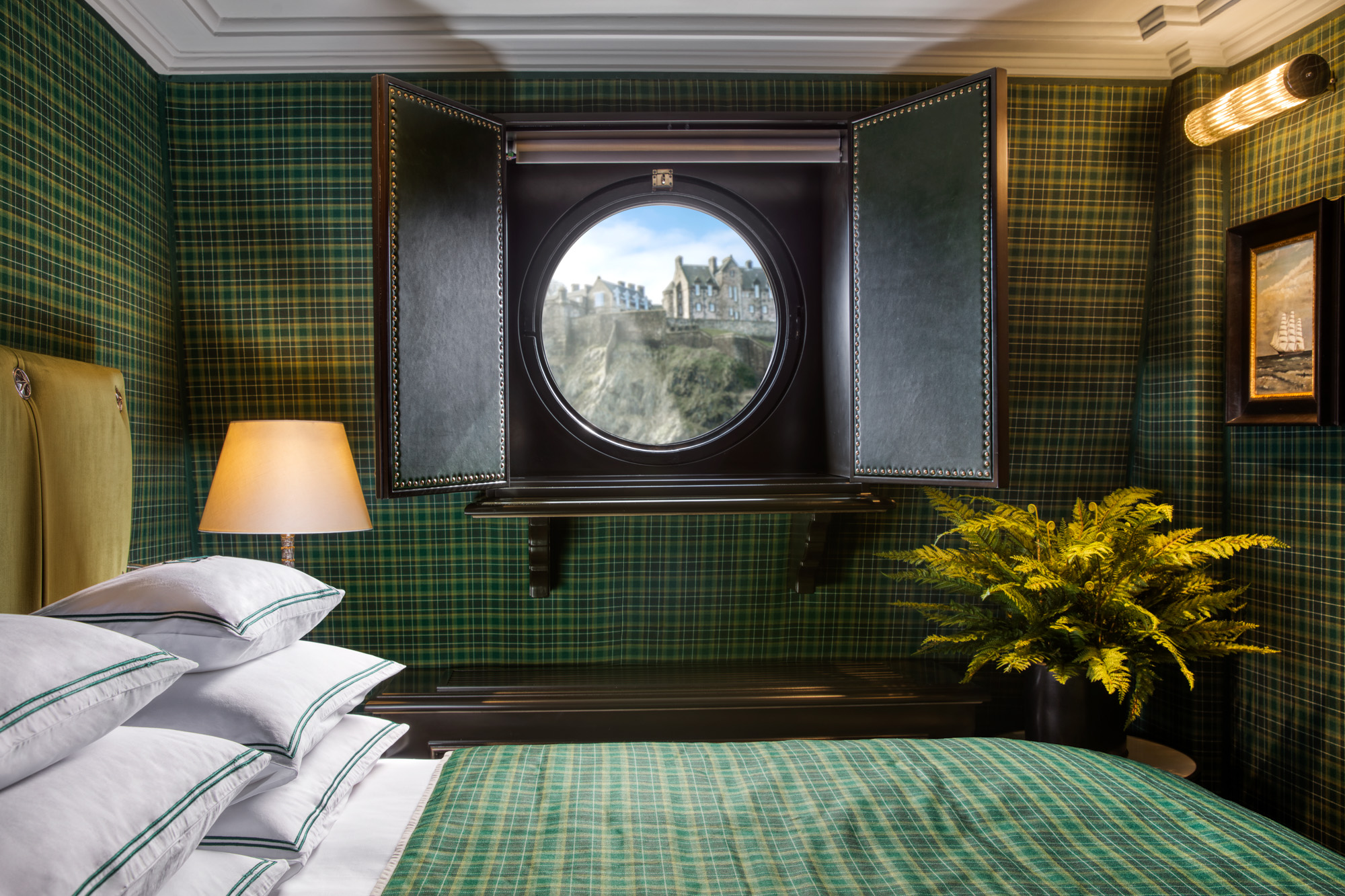 100 Princes Street Executive Double Castle View Room 502