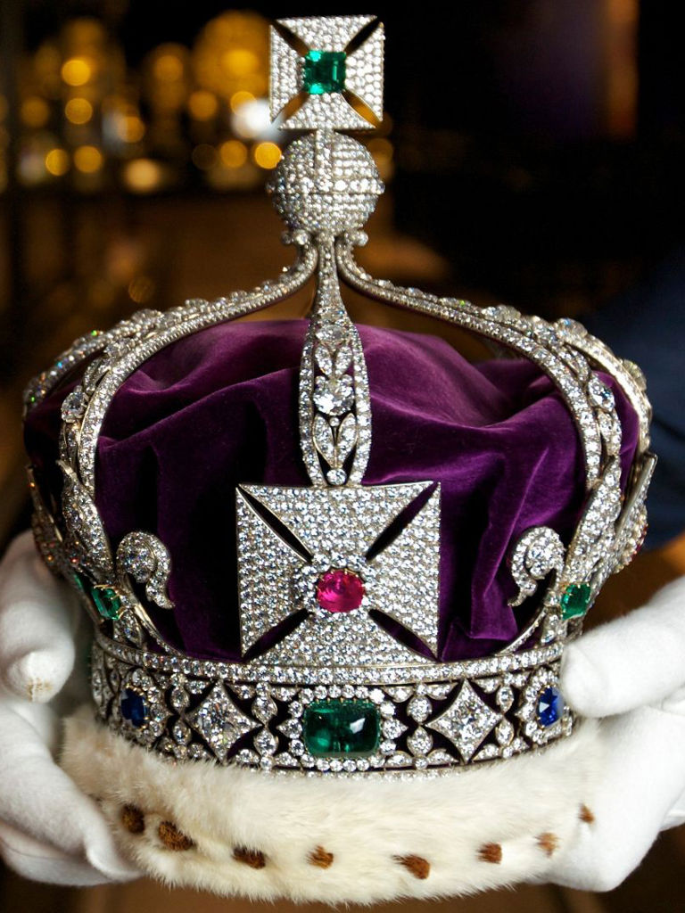 Crown Jewels in Tower of London Crown Jewels in Tower of London