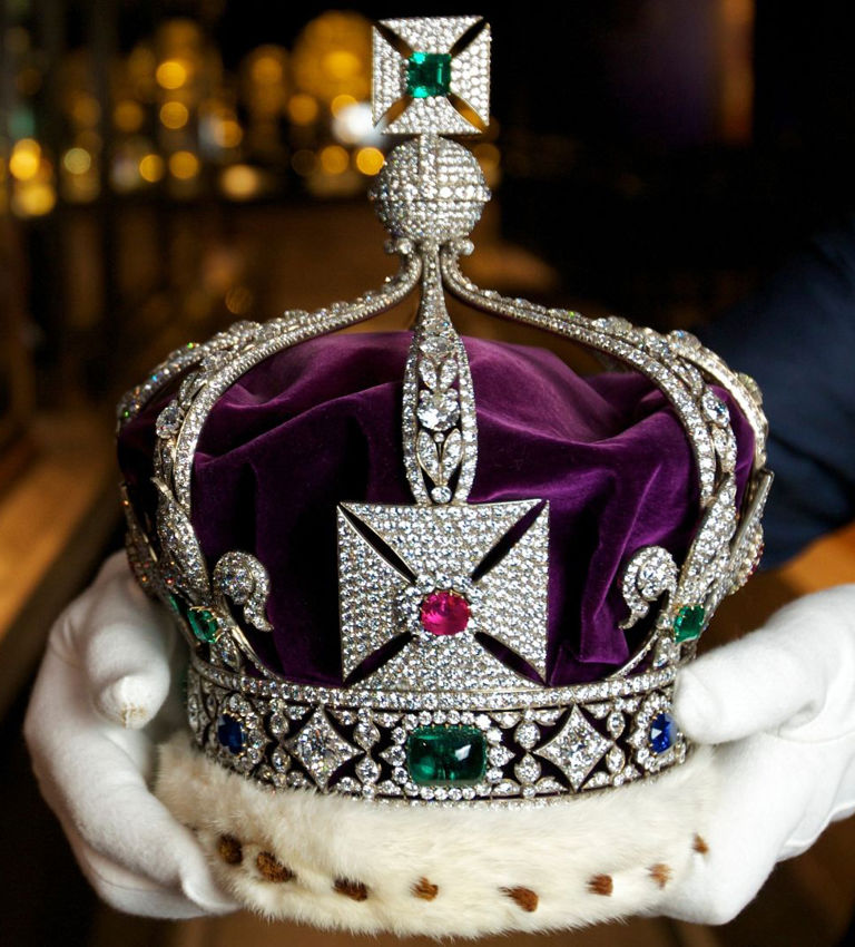 Crown Jewels in Tower of London Crown Jewels in Tower of London