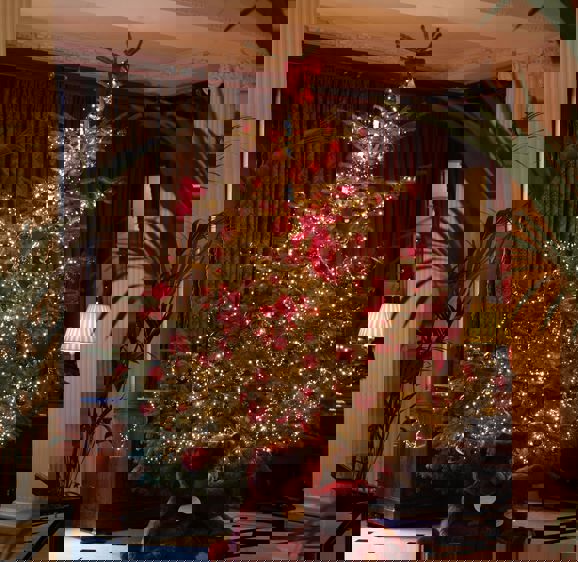 Chesterfield Mayfair Christmas Tree In Lobby 1 Chesterfield Mayfair Christmas Tree In Lobby 1