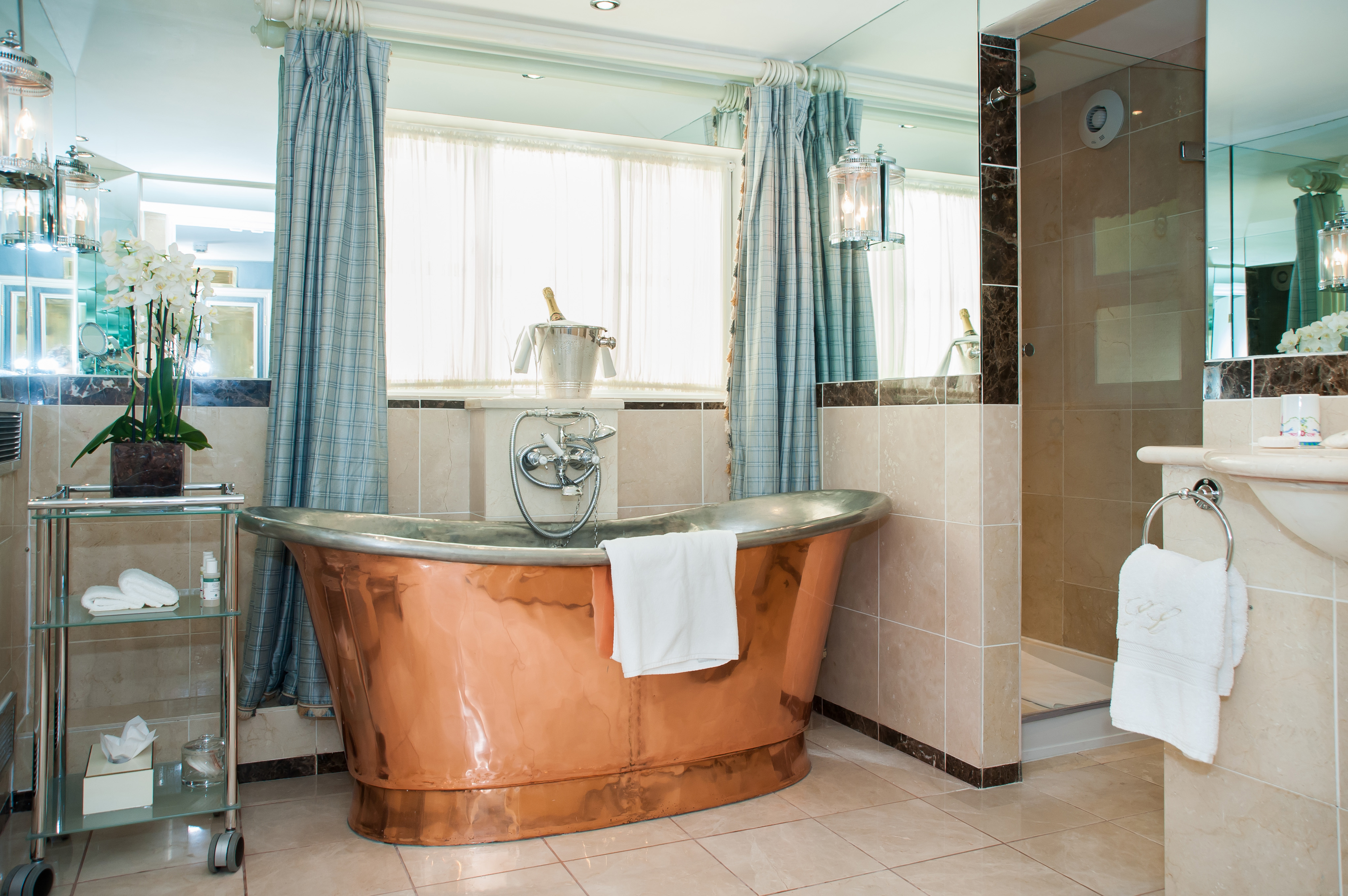 Summer Lodge King Bathroom