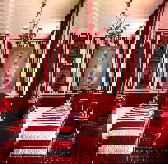 The Rubens Royal Room with Queen's Portrate The Rubens Royal Room with Queen's Portrate