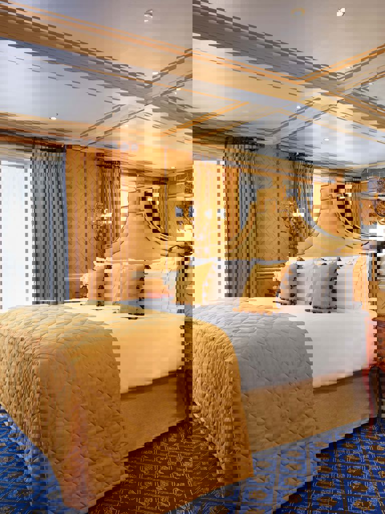 bed in Executive King Room at the Rubens bed in Executive King Room at the Rubens