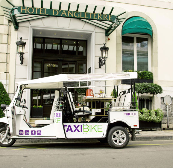 Tuk tuk outside hotel Tuk tuk outside hotel