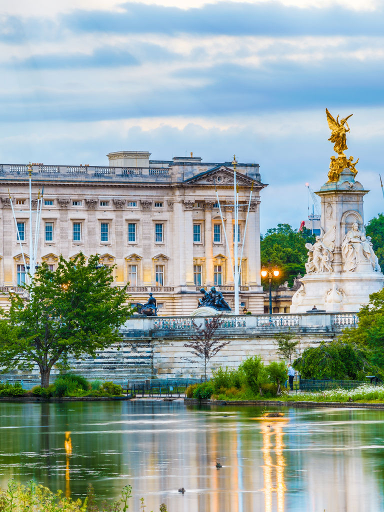 Buckingham Palace royal things to do in London Buckingham Palace royal things to do in London