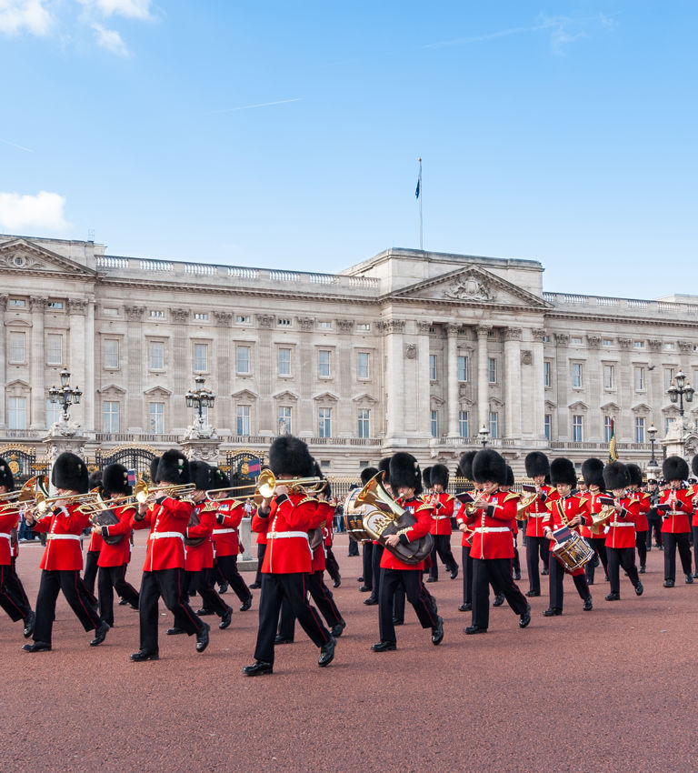 Photo of Buckingham Palace and palace guards Photo of Buckingham Palace and palace guards