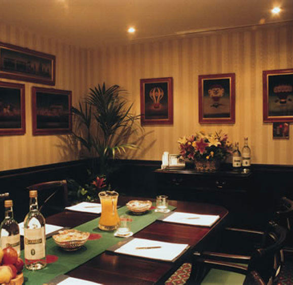 Chesterfield Mayfair Boardroom setup Chesterfield Mayfair Boardroom setup