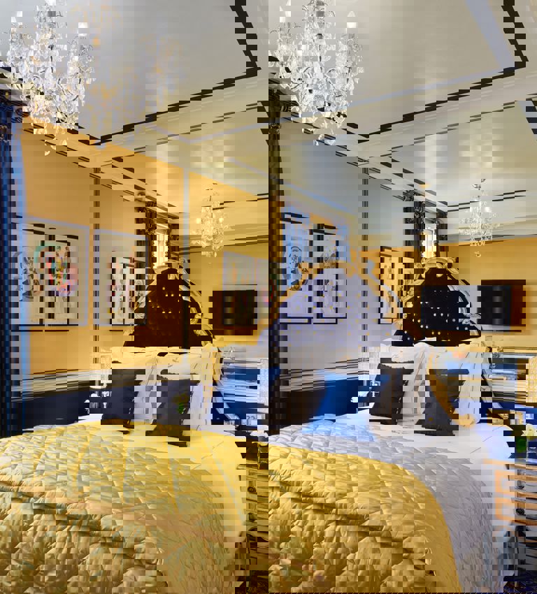 bed in Executive King Room at the Rubens bed in Executive King Room at the Rubens