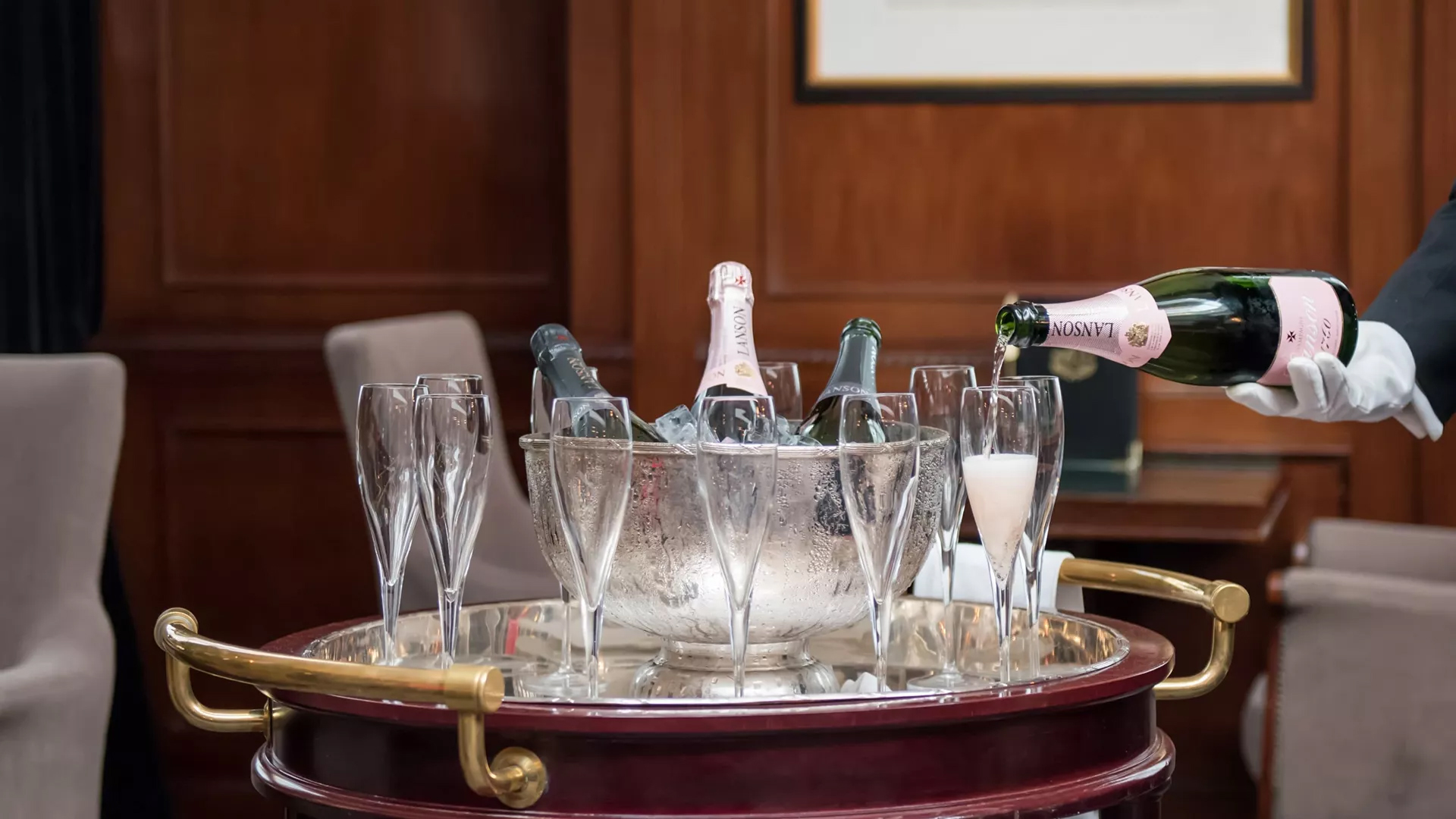 Champagne in the Da Vinci 