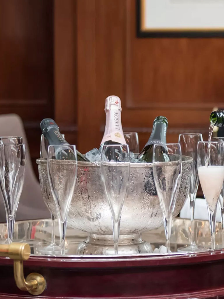 Champagne in the Da Vinci Champagne in the Da Vinci