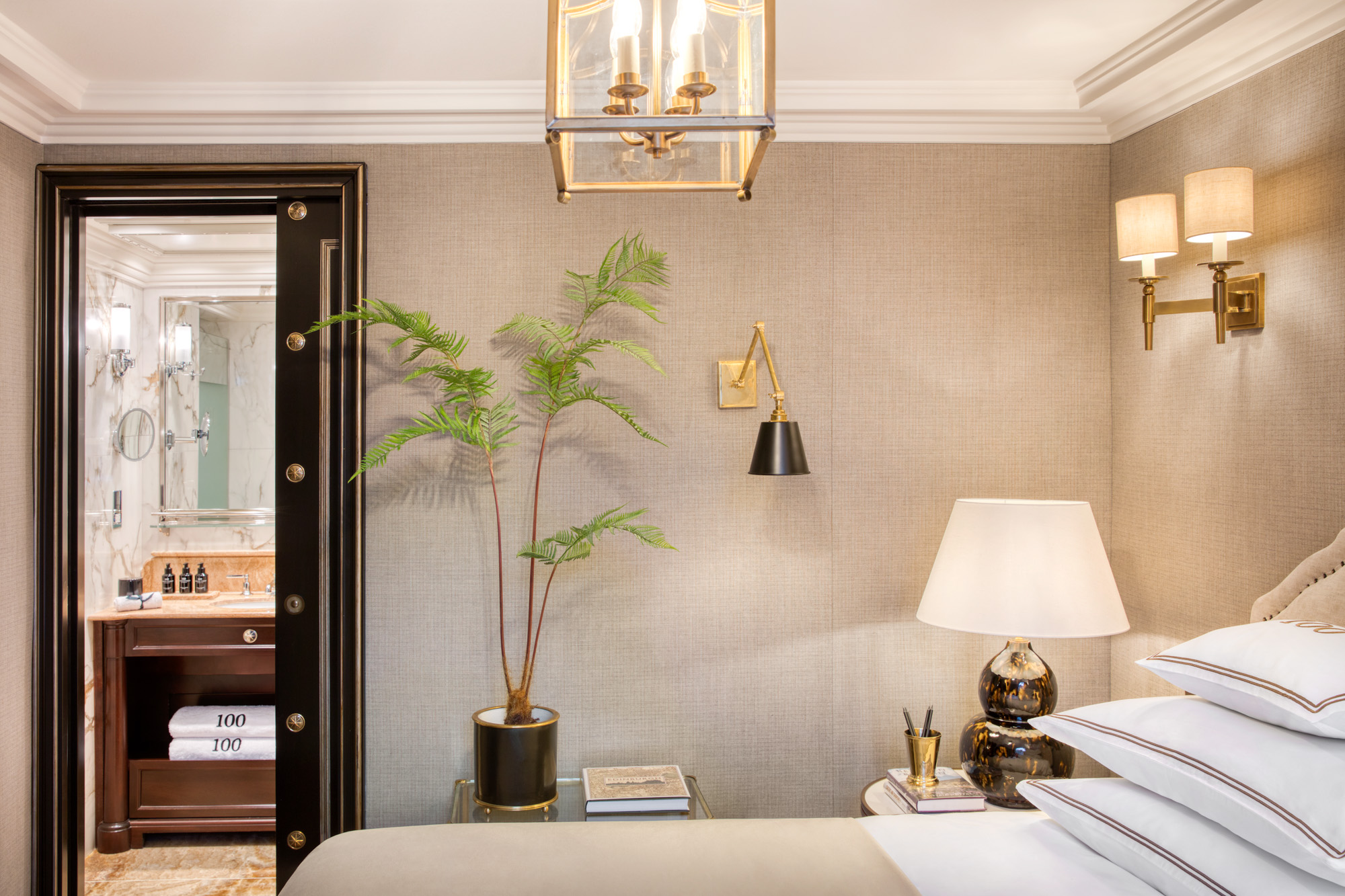 100 Princes Street One Bedroom King Suite Room 201