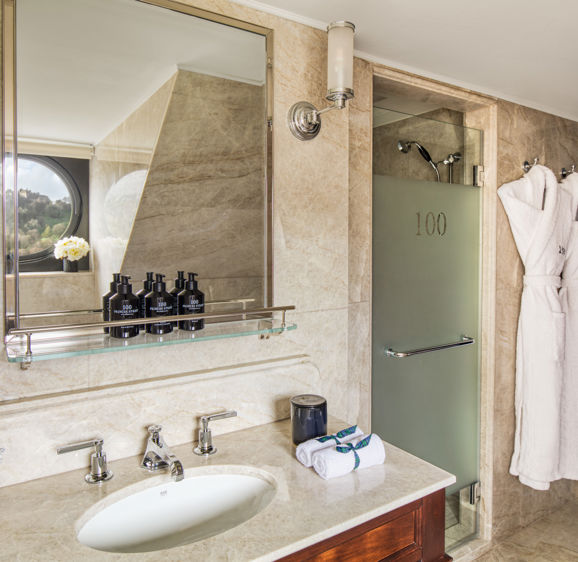 100 Princes Street Executive Double Castle View Room 501 Bathroom 100 Princes Street Executive Double Castle View Room 501 Bathroom