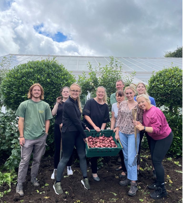 Niamh Richardson and green team Niamh Richardson and green team