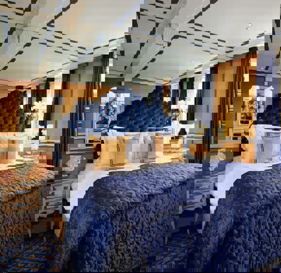 Bed in the Rubens Royal Mew View King Room Bed in the Rubens Royal Mew View King Room